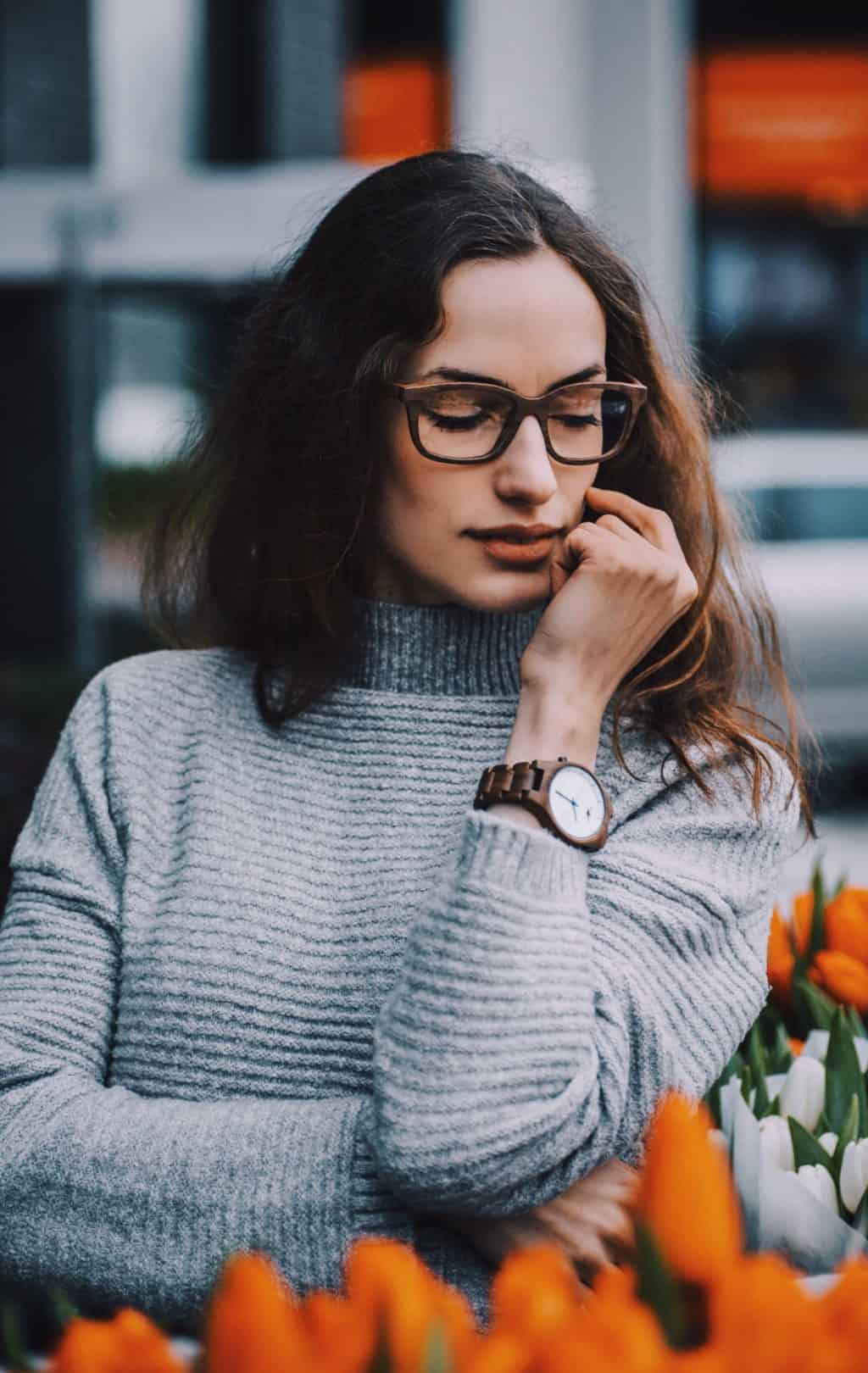 Girl wearing Prosawoods wooden glasses and wood watch